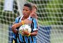 Filho de atacante morto no acidente da Chapecoense admite vontade de jogar no Grêmio: "Meu time do coração"