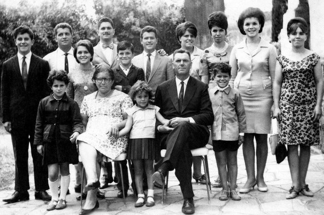 Registros antigos de Santa Lúcia do Piaí pelas lentes de Firoentino Cavalli. Na foto, a família de Antonio e Leontina Andreis, nos anos 1960. Registros antigos de Santa Lúcia do Piaí pelas lentes de Firoentino Cavalli. Na foto, a família de Antonio e Leontina Andreis, nos anos 1960.