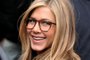 Jennifer Aniston usa óculos geeks.<!-- NICAID(8902078) -->