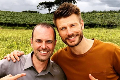 Daniel Panizzi e Rodrigo Hilbert na vinícola Don Giovanni.