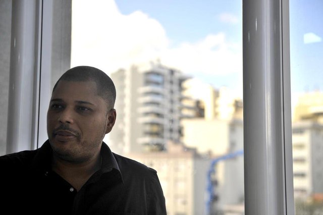 CAXIAS DO SUL, RS, BRASIL, 13/02/2020Vendas de imóveis usados puxam a retomada do mercado imobiliário em Caxias. Klaus Robert C. Cruz busca um imóvel para alugar em Caxias(Lucas Amorelli/Agência RBS) CAXIAS DO SUL, RS, BRASIL, 13/02/2020Vendas de imóveis usados puxam a retomada do mercado imobiliário em Caxias. Klaus Robert C. Cruz busca um imóvel para alugar em Caxias(Lucas Amorelli/Agência RBS)
