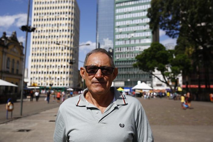 Morador de Gravataí, Adão Mendes, 64 anos, redobra atenção no centro da Capital