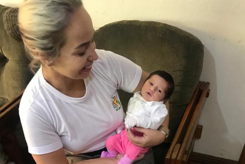 Uma bebê de 17 dias foi salva por uma policial rodoviária em Gramado.