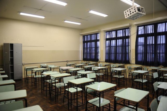 CAXIAS DO SUL, RS, BRASIL (18/02/2020)Instituto Estadual de Educação Cristóvão de Mendoza sofre com problemas estruturais e má fama. Grupo de alunos, ex-alunos, professores, direção e CPM busca mudar a imagem que se formou da escola, que já foi uma das referências no ensino público do Estado. (Antonio Valiente/Agência RBS) CAXIAS DO SUL, RS, BRASIL (18/02/2020)Instituto Estadual de Educação Cristóvão de Mendoza sofre com problemas estruturais e má fama. Grupo de alunos, ex-alunos, professores, direção e CPM busca mudar a imagem que se formou da escola, que já foi uma das referências no ensino público do Estado. (Antonio Valiente/Agência RBS)