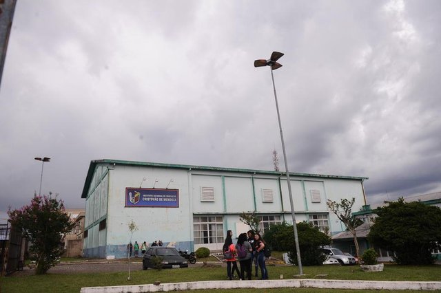 CAXIAS DO SUL, RS, BRASIL (18/02/2020)Instituto Estadual de Educação Cristóvão de Mendoza sofre com problemas estruturais e má fama. Grupo de alunos, ex-alunos, professores, direção e CPM busca mudar a imagem que se formou da escola, que já foi uma das referências no ensino público do Estado. (Antonio Valiente/Agência RBS) CAXIAS DO SUL, RS, BRASIL (18/02/2020)Instituto Estadual de Educação Cristóvão de Mendoza sofre com problemas estruturais e má fama. Grupo de alunos, ex-alunos, professores, direção e CPM busca mudar a imagem que se formou da escola, que já foi uma das referências no ensino público do Estado. (Antonio Valiente/Agência RBS)