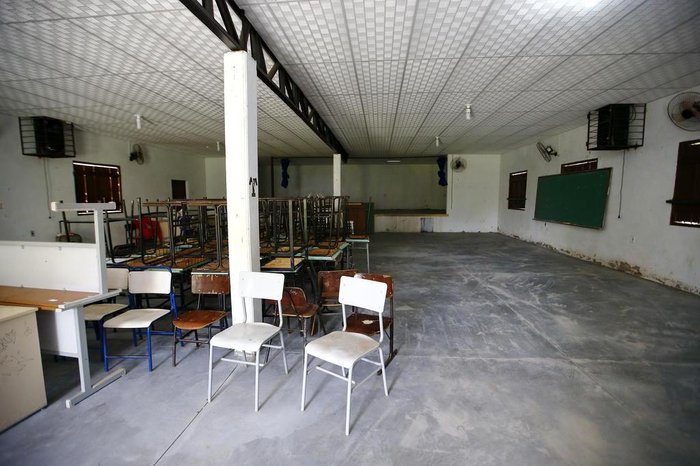 Salão de festas da escola deve receber cinco turmas