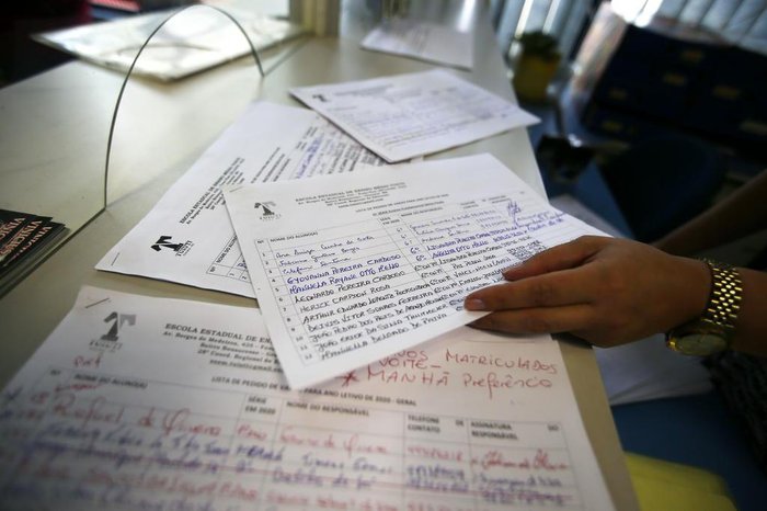 Escola tem lista de espera por vagas. Não foram abertas turmas novas neste ano