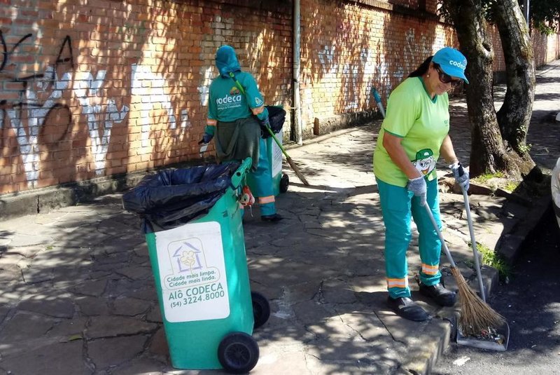 Foliões deixam mais de 46 toneladas de lixo nas ruas durante dois dias de Carnaval<!-- NICAID(14429790) -->