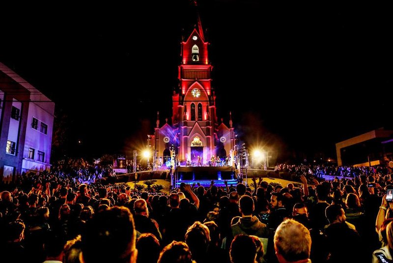 Inauguração do restauro da Igreja Matriz de Garibaldi reúne milhares de pessoas<!-- NICAID(14444153) -->