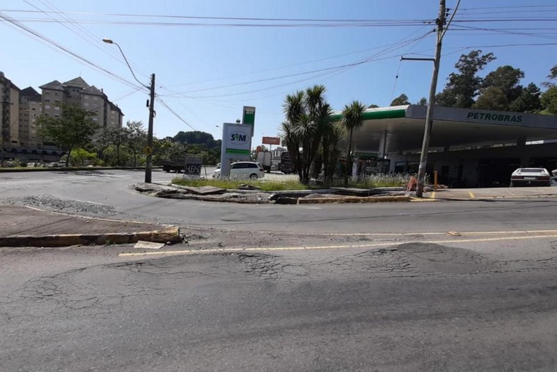 Rua Manaus, no bairro Jardim América, em Caxias passa por obras.<!-- NICAID(14450803) -->