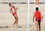 Renato Portaluppi joga futevôlei em praia do Rio após pedir paralisação do futebol