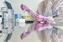 PORTO ALEGRE, RS, BRASIL, 09/03/2020- Exames Coronavirus.Equipe do Laboratório Central de Saúde Pública do Rio Grande do Sul (Lacen). Funcionamento dos kit para testes do coronavírus.(FOTOGRAFO: LAURO ALVES / AGENCIA RBS)<!-- NICAID(14445443) -->