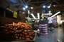  PORTO ALEGRE, RS, BRASIL - 06.04.2020 - Preços de produtos básicos no Supermercado Pezzi. (Foto: Jefferson Botega/Agencia RBS)Indexador: Jefferson Botega<!-- NICAID(14470619) -->