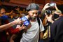  Brazilian retired football player Ronaldinho arrives at a hotel in Asuncion where he and his brother will serve house arrest after a judge ordered their release from jail on April 7, 2020. - A judge in Paraguay ordered the release of Ronaldinho and his brother Roberto Assis into house arrest after the siblings spent almost exactly a month in jail awaiting trial on charges of using false passports to enter Paraguay. Lawyers for the men posted bail of $1.6 million. (Photo by Norberto DUARTE / AFP)Editoria: CLJLocal: AsuncionIndexador: NORBERTO DUARTESecao: soccerFonte: AFPFotógrafo: STR<!-- NICAID(14471828) -->