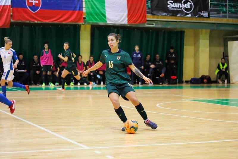 A caxiense Renata Adamatti joga e defende a Seleção Italiana de Futsal.<!-- NICAID(14472179) -->