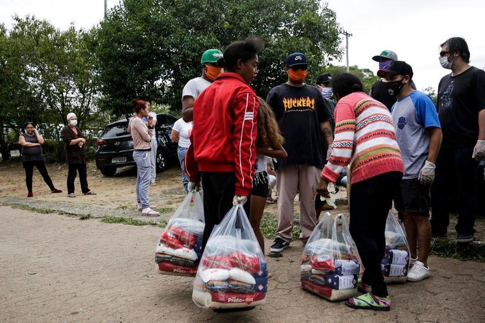 Voluntários na lida