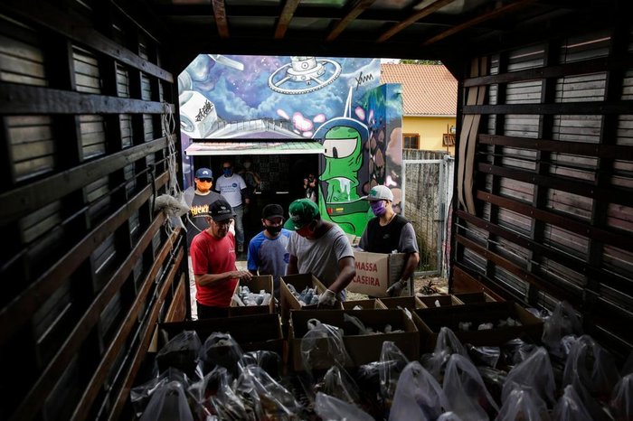 Voluntários na lida