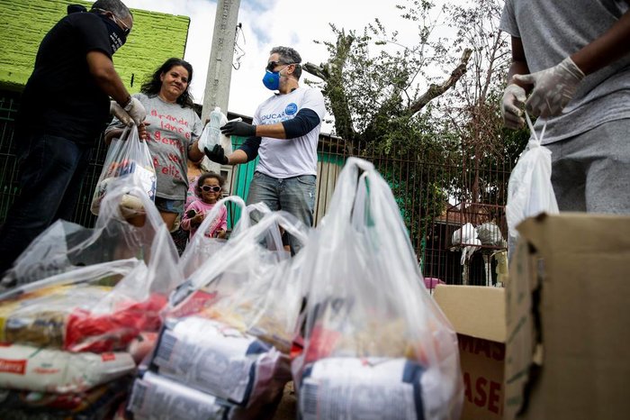 Voluntários na lida