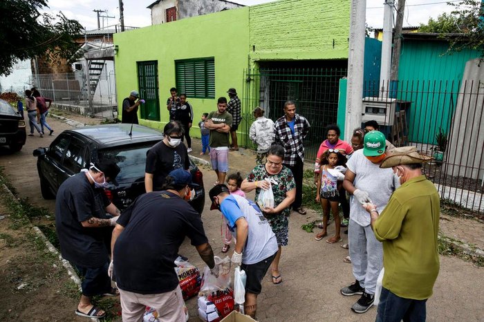 Voluntários na lida