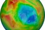 Nesta imagem feita em 5 de abril de 2020, escala de cores mostra a situação da camada de ozônio sobre o polo norte, no ¿?rtico. Roxo e azul representam onde há menos ozônio, enquanto amarelo e vermelho, onde há mais ozônio.