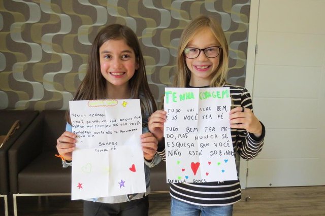 o Hospital Geral de Caxias do Sul recebeu uma doação singela, mas muito especial: R$ 50,30. O dinheiro foi resultado do trabalho de Rafaela Marcarini, 10 anos, e Mariana Filippon de Camargo, 8. As amigas começaram a produzir bonecos de gesso para comercializar e, assim, destinar o recurso para o Hospital.<!-- NICAID(14490416) --> o Hospital Geral de Caxias do Sul recebeu uma doação singela, mas muito especial: R$ 50,30. O dinheiro foi resultado do trabalho de Rafaela Marcarini, 10 anos, e Mariana Filippon de Camargo, 8. As amigas começaram a produzir bonecos de gesso para comercializar e, assim, destinar o recurso para o Hospital.<!-- NICAID(14490416) -->