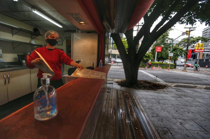Lojas no bairro Moinhos de Vento também reabriram nesta terça-feira