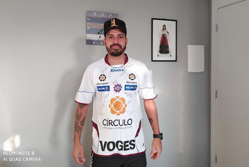 Ex-jogador do Caxias doa camisa de título da Taça Piratini, de 2012, para ajudar no combate à covid-19<!-- NICAID(14494676) -->