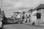 Avenida Julio de Castilhos em 1940, esquina com a Rua Garibaldi (ao fundo). Vê-se a antiga Farmácia Confiança (na esquina com a Garibaldi). Na esquina em frente, surgiria o Edifício Estrela, no início dos anos 1970.<!-- NICAID(14499650) -->