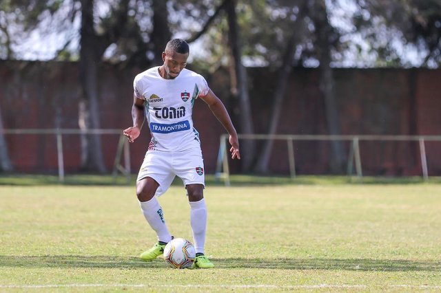 O volante Maylon, 22 anos, do Brasil de Farroupilha, é natural de Porto Alegre.Atleta ajuda o pai como de servente.<!-- NICAID(14500787) --> O volante Maylon, 22 anos, do Brasil de Farroupilha, é natural de Porto Alegre.Atleta ajuda o pai como de servente.<!-- NICAID(14500787) -->