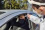 Motoristas e passageiros são abordados em Gramado para medir temperatura e prestar informações sobre sintomas gripais <!-- NICAID(14501653) -->