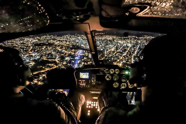CAXIAS DO SUL, RS, BRASIL (19/05/2020)Farol de busca permite operações noturnas com apoio aéreo em Caxias do Sul e região. Em suas primeiras missões, o helicóptero chamou atenção da comunidade. O equipamento foi adquirido e instalado no início deste ano, mas necessitava de regulamentação junto a Agência Nacional de Aviação Civil (Anac). O helicóptero modelo esquilo HB 350B está na Serra desde 2016. (Joel Arrojo/ Brigada Militar/Dibulgação)<!-- NICAID(14503638) --> CAXIAS DO SUL, RS, BRASIL (19/05/2020)Farol de busca permite operações noturnas com apoio aéreo em Caxias do Sul e região. Em suas primeiras missões, o helicóptero chamou atenção da comunidade. O equipamento foi adquirido e instalado no início deste ano, mas necessitava de regulamentação junto a Agência Nacional de Aviação Civil (Anac). O helicóptero modelo esquilo HB 350B está na Serra desde 2016. (Joel Arrojo/ Brigada Militar/Dibulgação)<!-- NICAID(14503638) -->