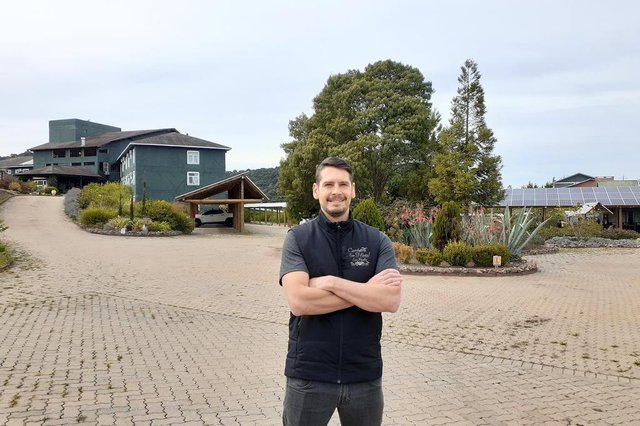 Emiliano Brugnera, administrador do Cambará Eco Hotel. <!-- NICAID(14504904) --> Emiliano Brugnera, administrador do Cambará Eco Hotel. <!-- NICAID(14504904) -->