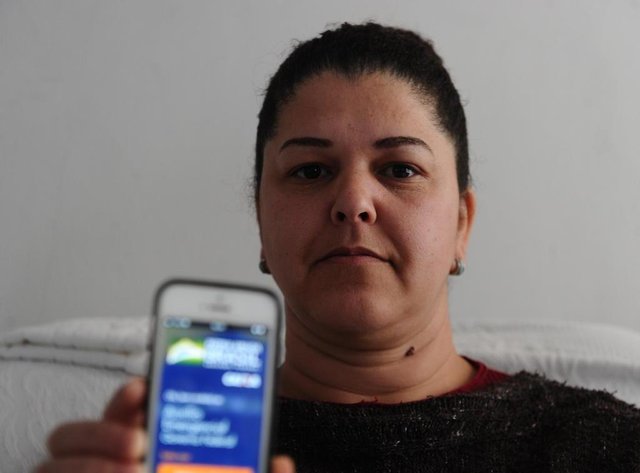 CAXIAS DO SUL, RS, BRASIL (29/05/2020)Adriana de Fátima de Souza Rodrigues, 44 anos, domestica rebebeu a ajuda amergencial do goberno. (Antonio Valiente/Agência RBS)<!-- NICAID(14511088) --> CAXIAS DO SUL, RS, BRASIL (29/05/2020)Adriana de Fátima de Souza Rodrigues, 44 anos, domestica rebebeu a ajuda amergencial do goberno. (Antonio Valiente/Agência RBS)<!-- NICAID(14511088) -->