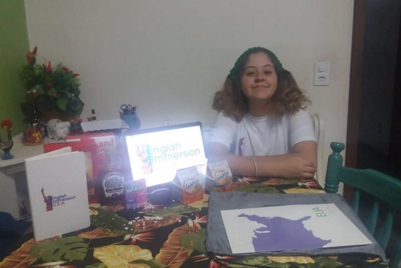 A estudante Vitória Régia Campos Krummenauer, 17 anos, foi semifinalista do programa Jovem Embaixador, que   garantiu sua participação no processo EIP, o Programa de Imersão na Cultura Inglesa, que originalmente iria acontecer em Brasília, onde  os jovens iriam conhecer a Embaixada dos Estados Unidos no Brasil pessoalmente e realizar várias outras atividades. <!-- NICAID(14514357) -->