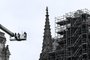  Workers take part in the dismantling operation of the scaffolding at the Notre-Dame Cathedral in Paris on June 8, 2020 that was damaged in the April 15, 2019 blaze. (Photo by Philippe LOPEZ / AFP)Editoria: ACELocal: ParisIndexador: PHILIPPE LOPEZSecao: monument and heritage siteFonte: AFPFotógrafo: STF<!-- NICAID(14517472) -->