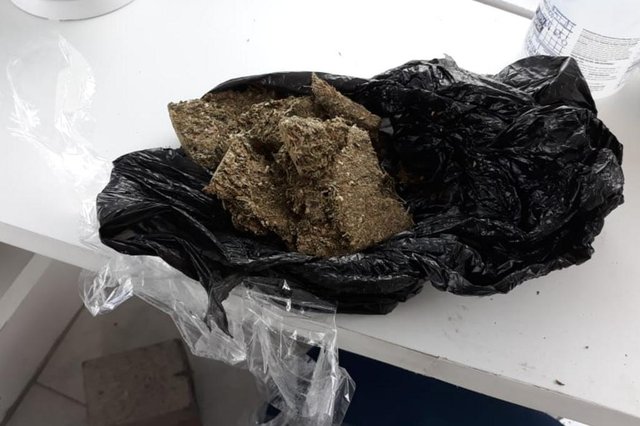 Brigada Militar apreende maconha que foi arremessada para dentro de cadeia em Caxias do Sul{C}<!-- NICAID(14524878) -->