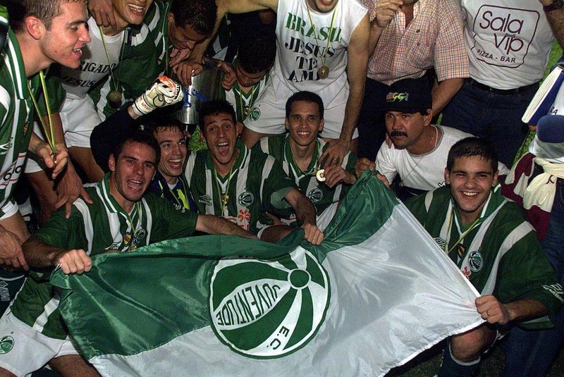 Botafogo 0x0 Juventude - final da Copa do Brasil - Estádio Maracanã. O Ju conquistou o primeiro título da competição e conseguiu uma vaga para a Libertadores de 2000.Jogadores comemorando em pleno gramado.#ENVELOPE: PENDENTE<!-- NICAID(576975) -->