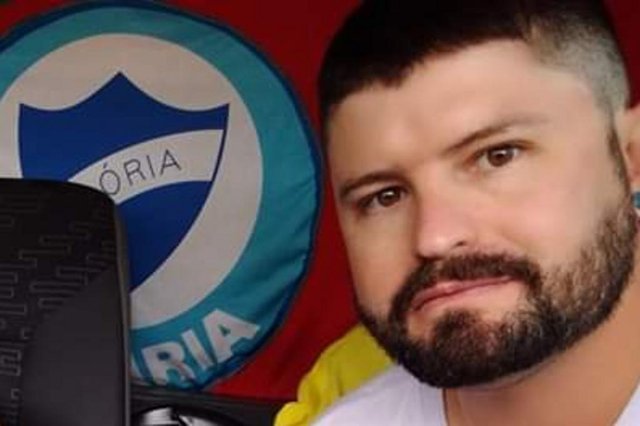 Micael Melo Batalha, 31 anos, morto em acidente de trânsito na noite de sábado (4) na BR-295, em Vacaria.A Polícia Civil de Vacaria autuou em flagrante por homicídio culposo de trânsito agravado por embriaguez Vitor Ziegler, 39 anos, que é presidente do Sindilojas da cidade. Ele conduzia o Chevrolet Cruze que bateu no carro de Batalha. <!-- NICAID(14538370) --> Micael Melo Batalha, 31 anos, morto em acidente de trânsito na noite de sábado (4) na BR-295, em Vacaria.A Polícia Civil de Vacaria autuou em flagrante por homicídio culposo de trânsito agravado por embriaguez Vitor Ziegler, 39 anos, que é presidente do Sindilojas da cidade. Ele conduzia o Chevrolet Cruze que bateu no carro de Batalha. <!-- NICAID(14538370) -->
