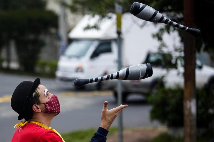 Grupo permanece em duas sinaleiras da cidade entre 9h e 17h