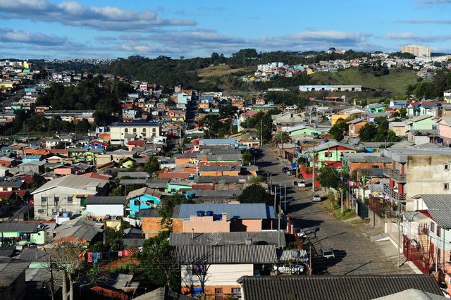 CAXIAS DO SUL, RS, BRASIL, 09/07/2020. Reportagem sobre o aumento do número de casos positivados de coronavírus nos bairros de Caxias. Entre eles, Santa Fé, Serrano e Planalto. Na foto, vistas do BAIRRO SANTA FÉ. (Porthus Junior/Agência RBS)<!-- NICAID(14541809) --> CAXIAS DO SUL, RS, BRASIL, 09/07/2020. Reportagem sobre o aumento do número de casos positivados de coronavírus nos bairros de Caxias. Entre eles, Santa Fé, Serrano e Planalto. Na foto, vistas do BAIRRO SANTA FÉ. (Porthus Junior/Agência RBS)<!-- NICAID(14541809) -->