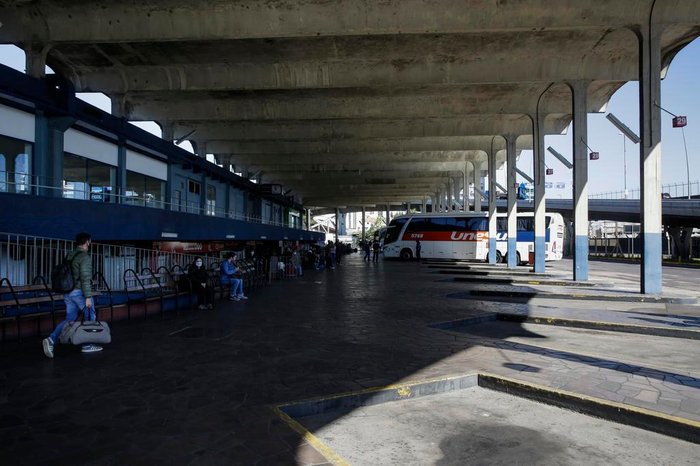 Área de espera por embarque deverá ser fechada com vidros e climatizada