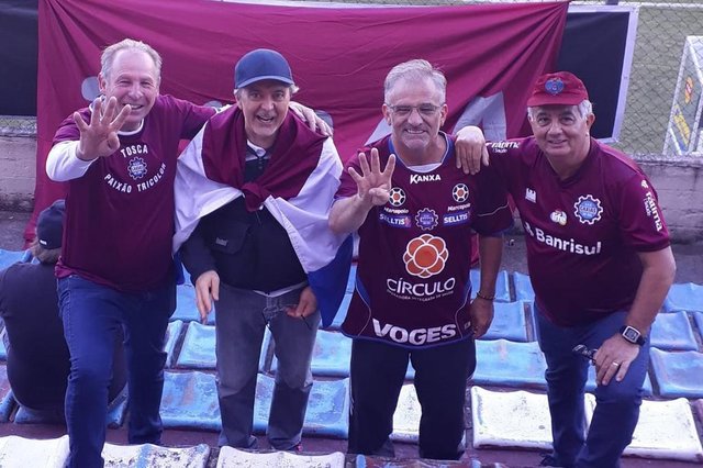 Os torcedores da extinta TOSCA vão contar sua história no quadro Histórias de Torcedor.Na foto, da esquerda para a direita: Gilmar Fernando Biegelmeyer, Luciano Fedozzi, Venor Carlos Gomes e Inacio Delcio Azambuja Sobrinho.<!-- NICAID(14541489) --> Os torcedores da extinta TOSCA vão contar sua história no quadro Histórias de Torcedor.Na foto, da esquerda para a direita: Gilmar Fernando Biegelmeyer, Luciano Fedozzi, Venor Carlos Gomes e Inacio Delcio Azambuja Sobrinho.<!-- NICAID(14541489) -->
