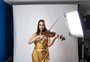 Amor pelo violino, gravação com Papas da Língua e parceria com Elton Saldanha: conheça Júlia Reis