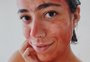 Máscara com sangue menstrual faz bem? Médicas debatem a prática