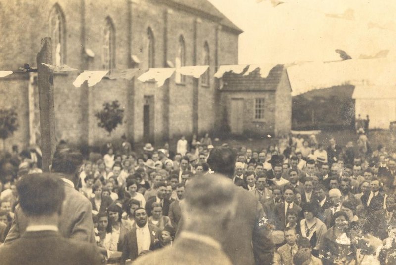 Igreja do bairro Santa Catarina na década de 1930.<!-- NICAID(11018194) -->