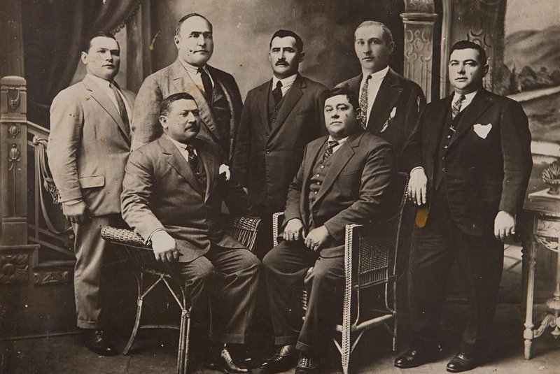 Antonio Salton, João Salton, Angelo Salton, César Salton, José Salton, Paulo Salton e Luis Salton. Década de 1920<!-- NICAID(14571590) -->