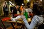  PORTO ALEGRE, RS, BRASIL - 02/09/2020 Movimentos de bares e restaurantes na primeira noite de flexibilização do decreto. (Foto: Marco Favero/Agencia RBS)<!-- NICAID(14583223) -->