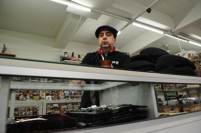 CAXIAS DO SUL, RS, BRASIL (16/09/2020)Lojas tradicionalistas sofrem perdas devido a pandemia. Joacir Fontana calcula perdas de 70% nas vendas nos 14 dias de setembro comparado a 2019. (Antonio Valiente/Agência RBS)<!-- NICAID(14593165) --> CAXIAS DO SUL, RS, BRASIL (16/09/2020)Lojas tradicionalistas sofrem perdas devido a pandemia. Joacir Fontana calcula perdas de 70% nas vendas nos 14 dias de setembro comparado a 2019. (Antonio Valiente/Agência RBS)<!-- NICAID(14593165) -->