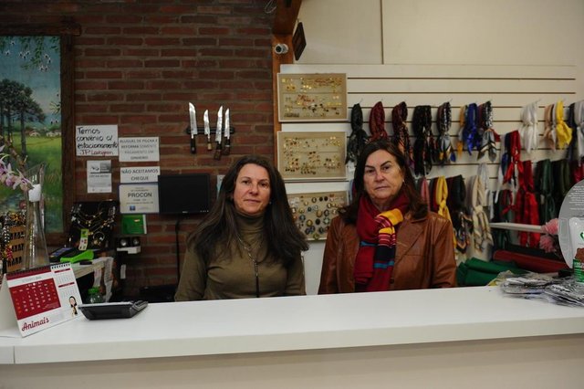 CAXIAS DO SUL, RS, BRASIL (16/09/2020)Lojas tradicionalistas sofrem perdas devido a pandemia. Irmãs Rosa Maria Caldart lovizon e Maria Ivone Caldart Sartori têm prejuízos com falta de compra e aluguéis de roupas para eventos tradicionalistas (Antonio Valiente/Agência RBS)<!-- NICAID(14593179) --> CAXIAS DO SUL, RS, BRASIL (16/09/2020)Lojas tradicionalistas sofrem perdas devido a pandemia. Irmãs Rosa Maria Caldart lovizon e Maria Ivone Caldart Sartori têm prejuízos com falta de compra e aluguéis de roupas para eventos tradicionalistas (Antonio Valiente/Agência RBS)<!-- NICAID(14593179) -->