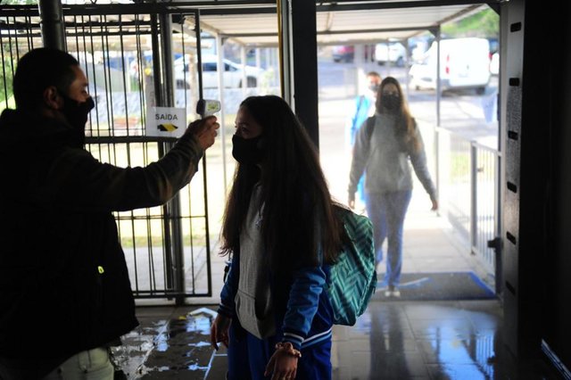Volta &agrave;s aulas na escola Municipal de Ensino M&eacute;dio Alfredo Aveline, em Bento Gon&ccedil;alves<!-- NICAID(14597028) -->